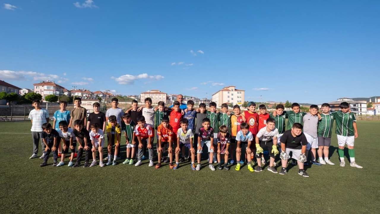 Yozgat'ta Yaz Tatili Sahalarda Geçiyor! Futbol Okuluna Yoğun İlgi (1)
