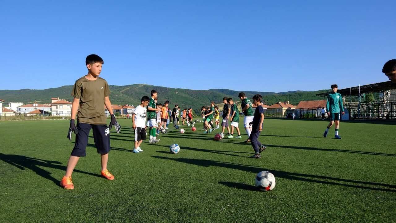 Yozgat'ta Yaz Tatili Sahalarda Geçiyor! Futbol Okuluna Yoğun İlgi (2)