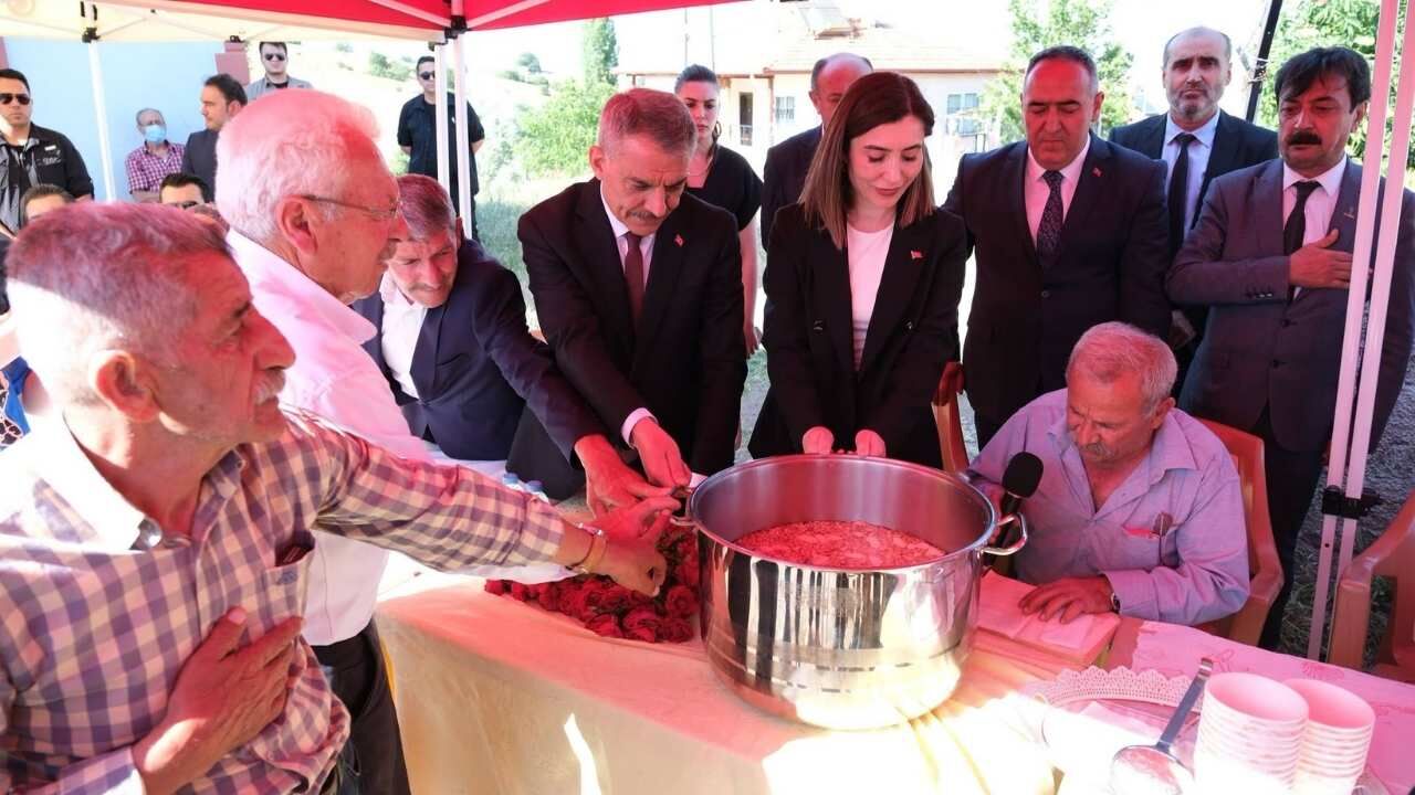 Yozgat'ta Yeni Cemevi Dualarla Açıldı, Aşure Dağıtıldı