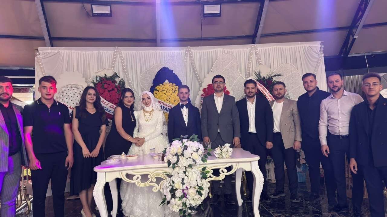 Ak Parti Teşkilatı Yozgat'ta Gençlik Kolları Başkanın Düğününde Buluştu (1)