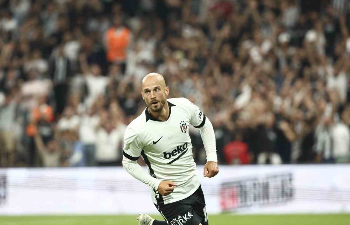 Besiktas Eyupspor Karsisinda Ilk Yariyi Cerny Nin Goluyle 1 Onde 20260816 3