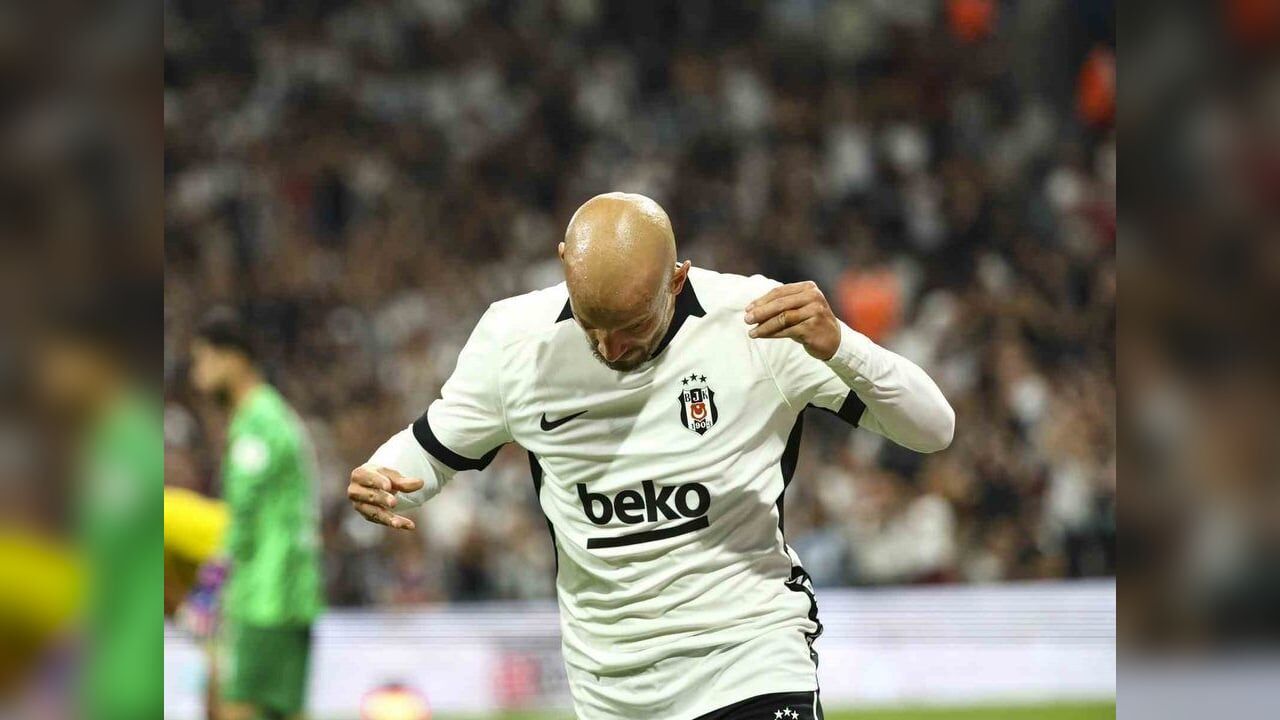 Besiktas Eyupspor Karsisinda Ilk Yariyi Cerny Nin Goluyle 1 Onde 20260816