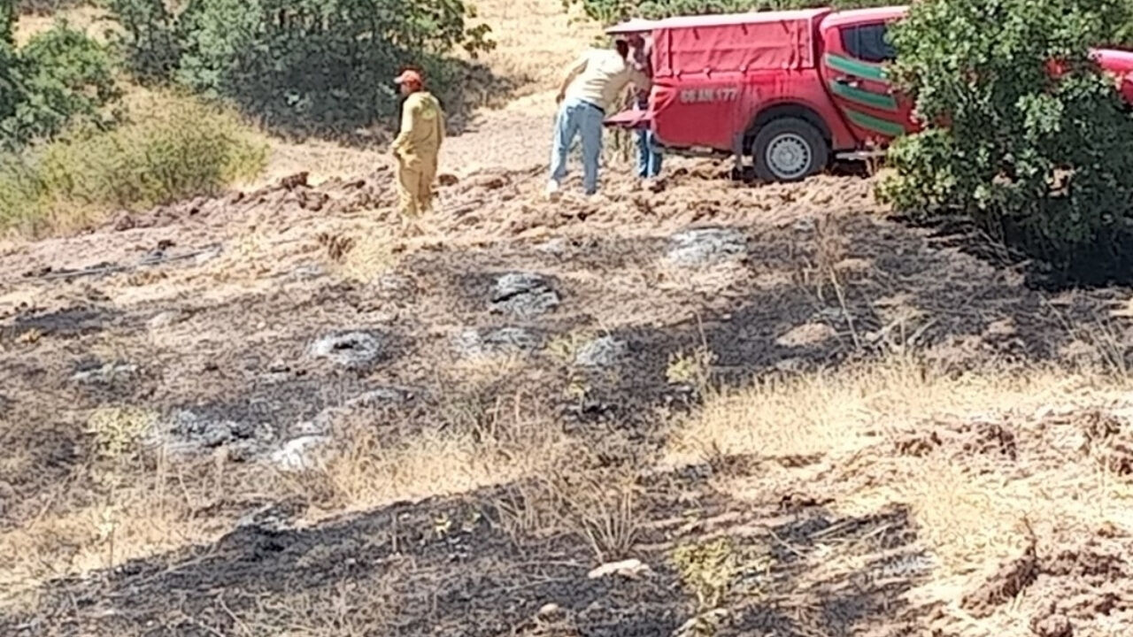 Çekerek’te Korkutan Anız Yangını 25 Dönümlük Alan Kül Oldu! (4)