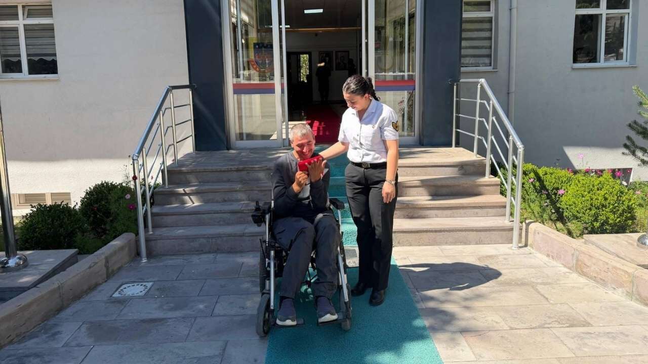 Engelli Vatandaşın Tek İsteği Türk Bayrağıydı! Yozgat Jandarması Hemen Harekete Geçti (2)