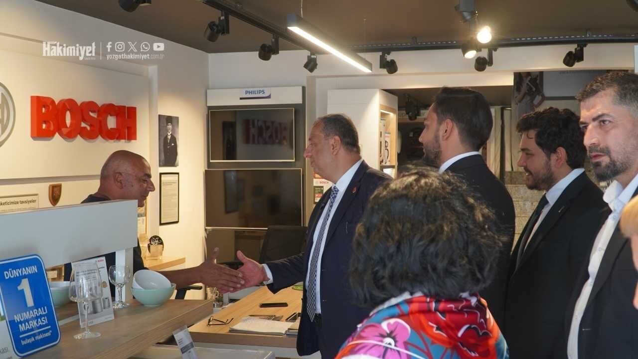 Esnafın Kapısını Çaldılar Anahtar Parti'den Saha Mesaisi