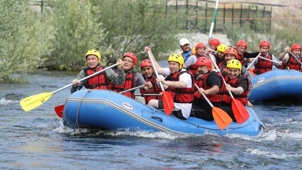 Fuat Oktay Çekerek'te Rafting Yaptı, Şampiyon Sporcularla Buluştu (1)
