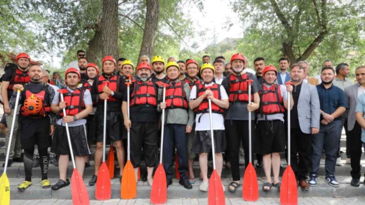 Fuat Oktay Çekerek'te Rafting Yaptı, Şampiyon Sporcularla Buluştu (3)