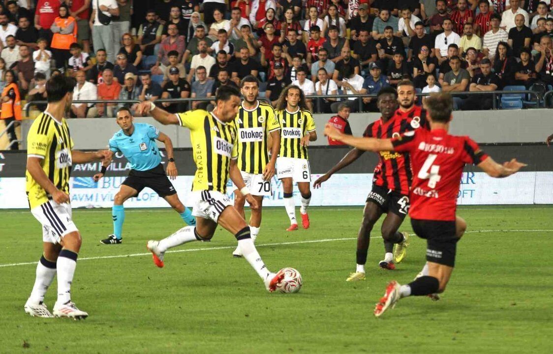 Genclerbirligi Fenerbahce Macinda Ilk Yari 1 1 Talisca Ve Tongya 20260815 3