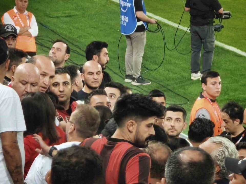 Genclerbirligi Tribunlerinde Gerginlik Kavga 37 Dakikada Gelen Golle 20260815 2