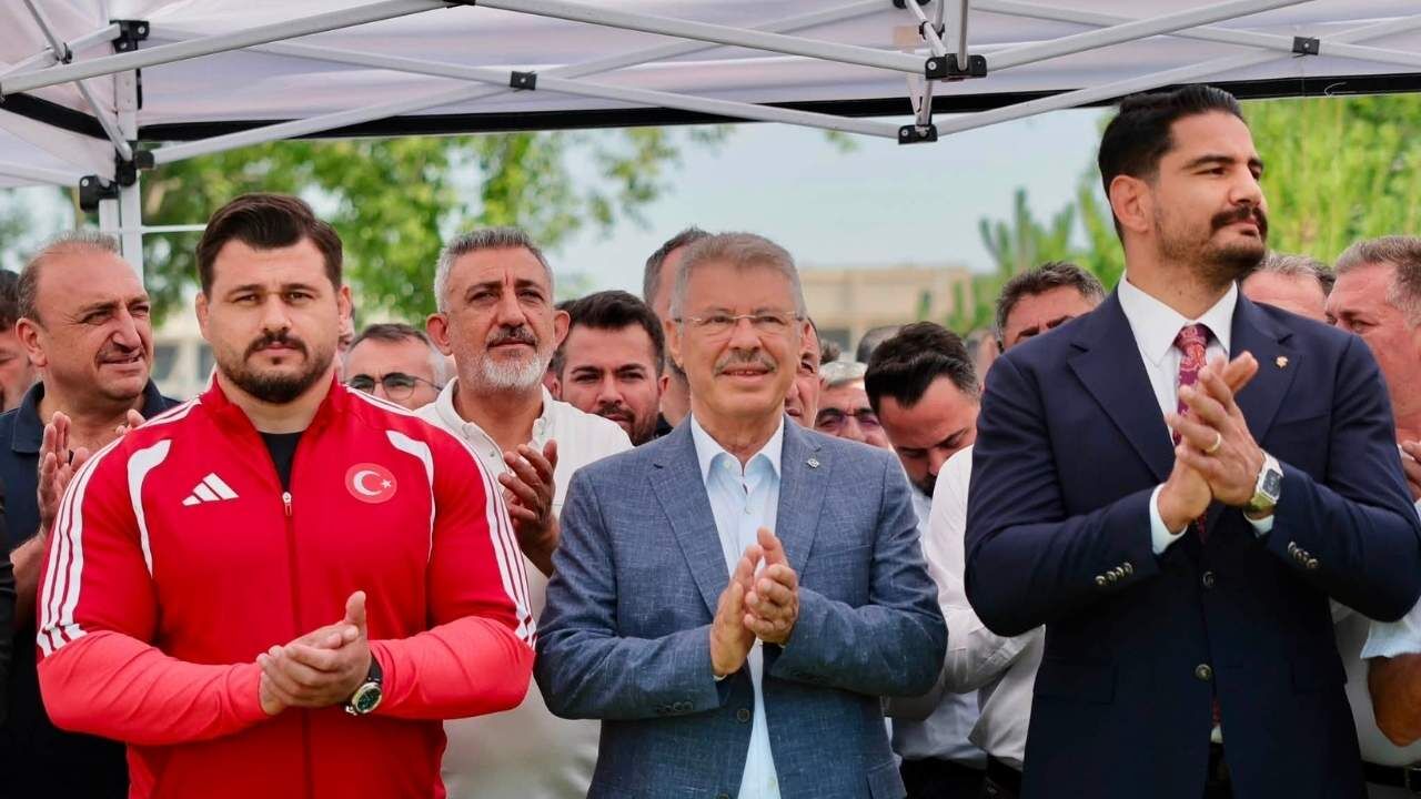 Rıza Kayaalp Ve Taha Akgül Yeni Güreş Salonunun Açılışında Buluştu