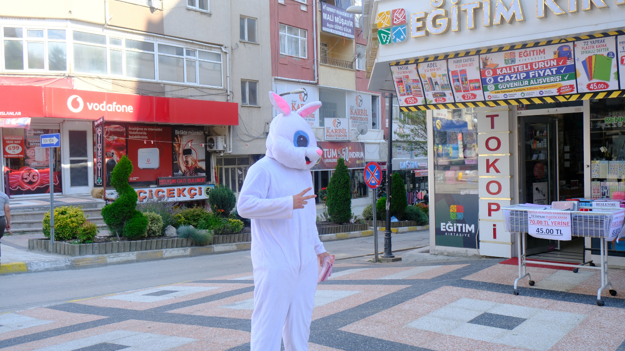 Sanayiye Gireceğine Kostüme Girdi Yozgat Sokaklarında Tavşan Mesaisi! (1)