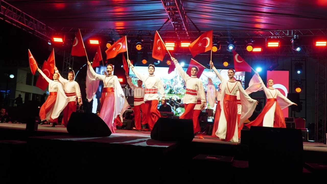 Sürmeli Şenlikleri'nde Unutulmaz Gece Vali Özkan Meydandan Yozgatlılara Böyle Seslendi! (7)