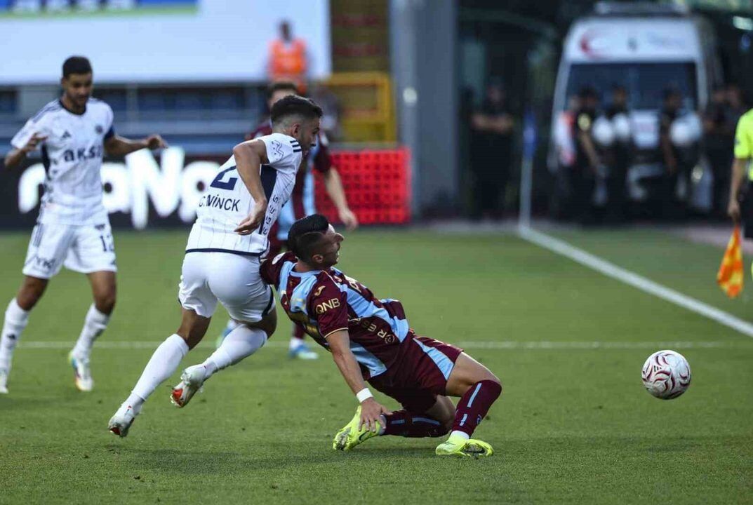 Trabzonspor Deplasmanda Ilk Yariyi Onde Kapatti Saviolo Nun Golu 20260815 4