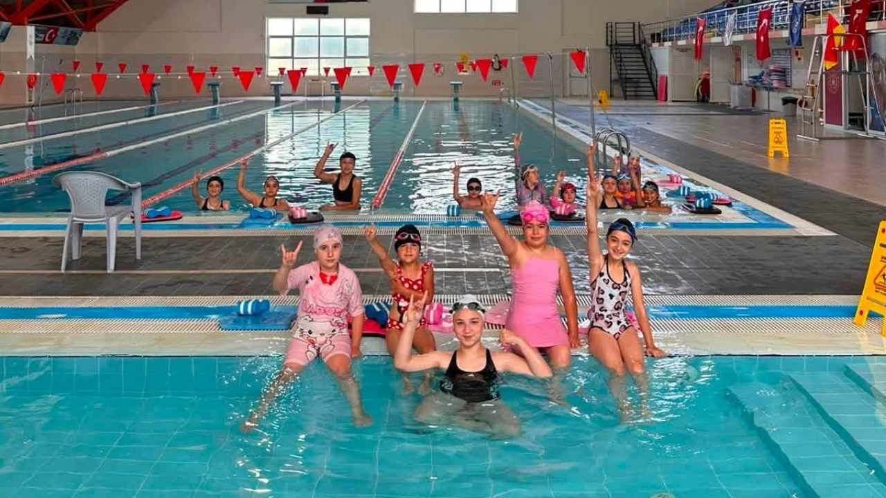 Ülkü Ocakları Yozgat İl Başkanlığının Sertifikalı Yüzme Kursu Devam Ediyor