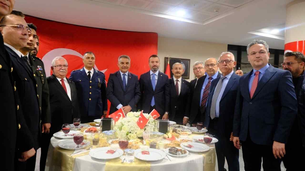 Vali Özkan Yozgat’ta Vatandaşlarla Tek Tek Bayramlaştı (1)