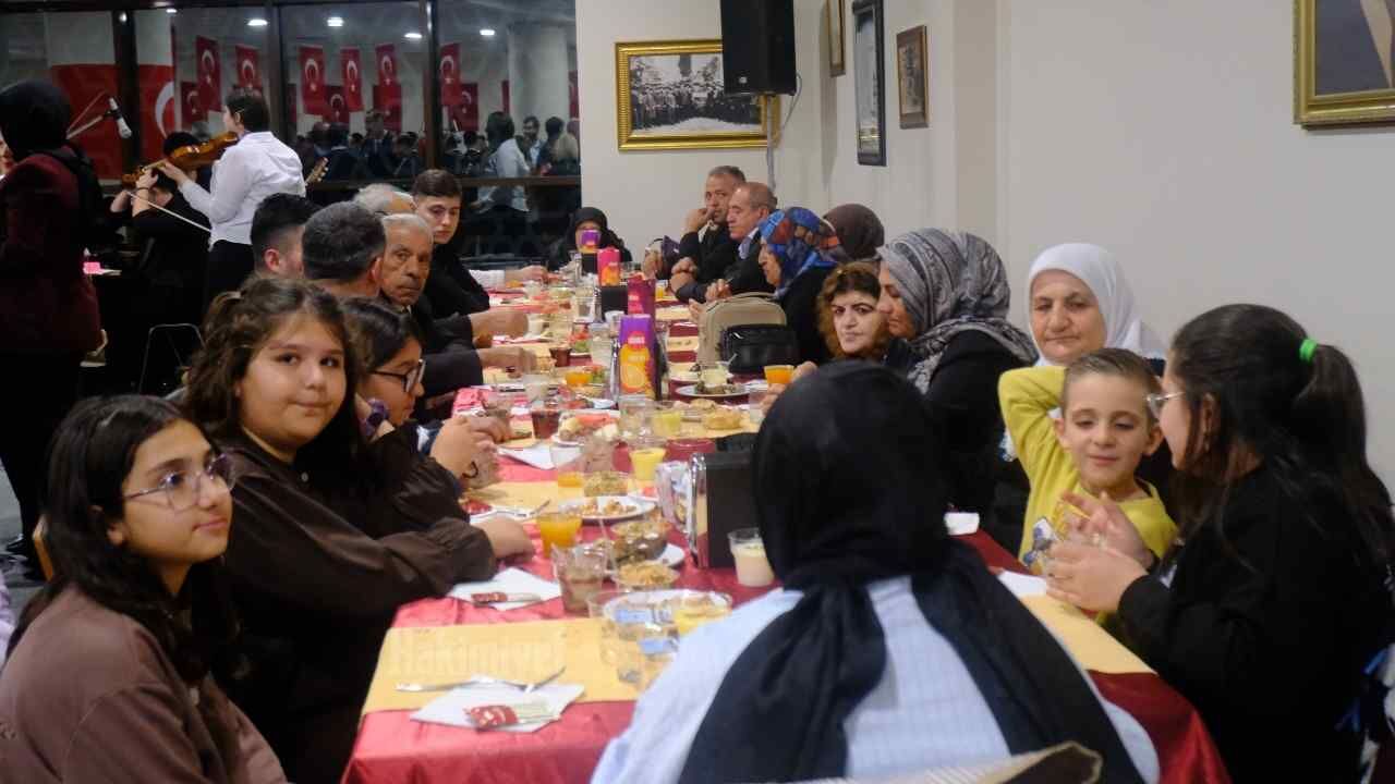 Vali Özkan Yozgat’ta Vatandaşlarla Tek Tek Bayramlaştı (2)