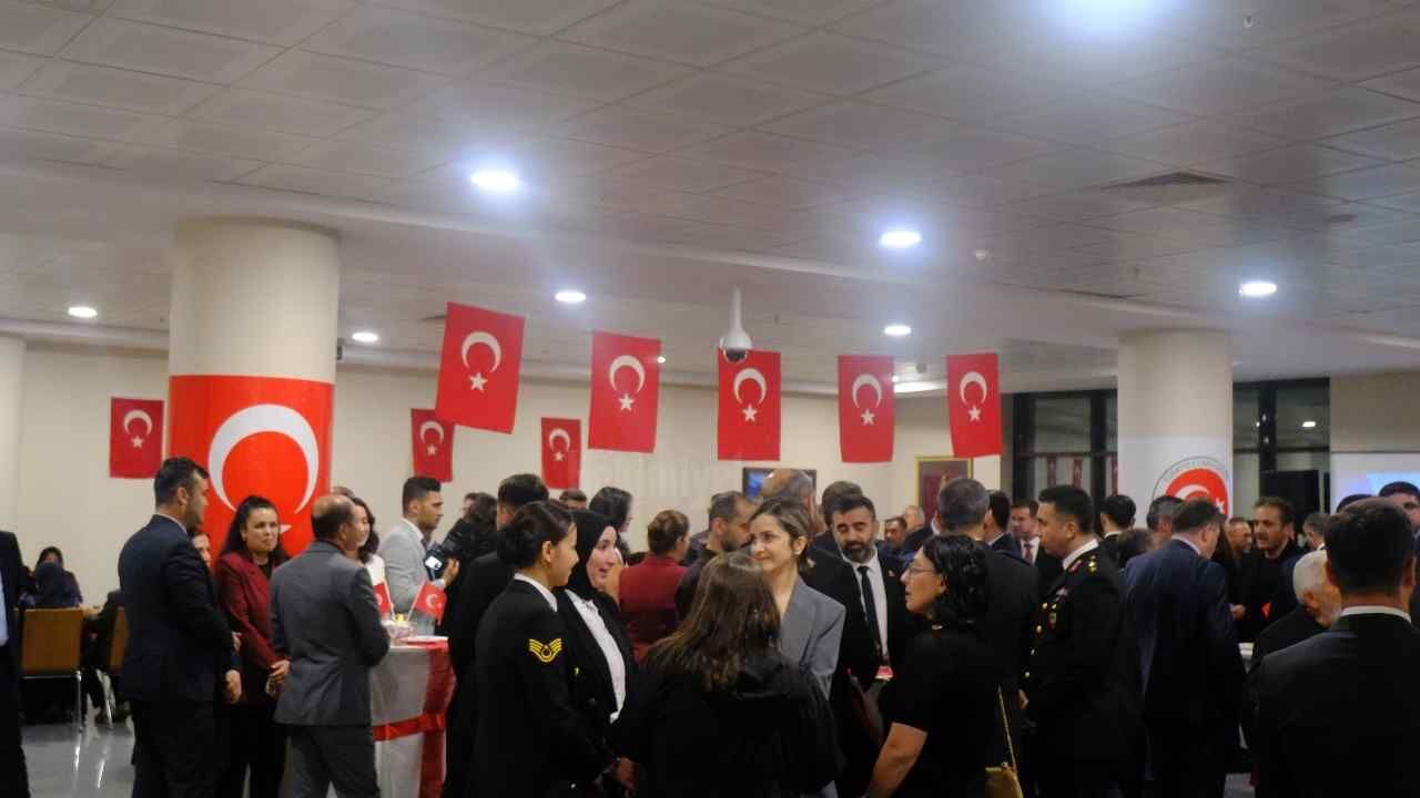 Vali Özkan Yozgat’ta Vatandaşlarla Tek Tek Bayramlaştı (3)