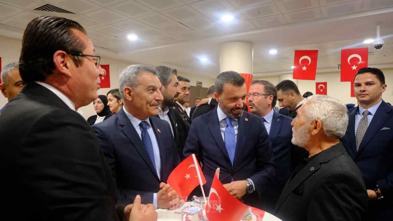 Vali Özkan Yozgat’ta Vatandaşlarla Tek Tek Bayramlaştı (4)