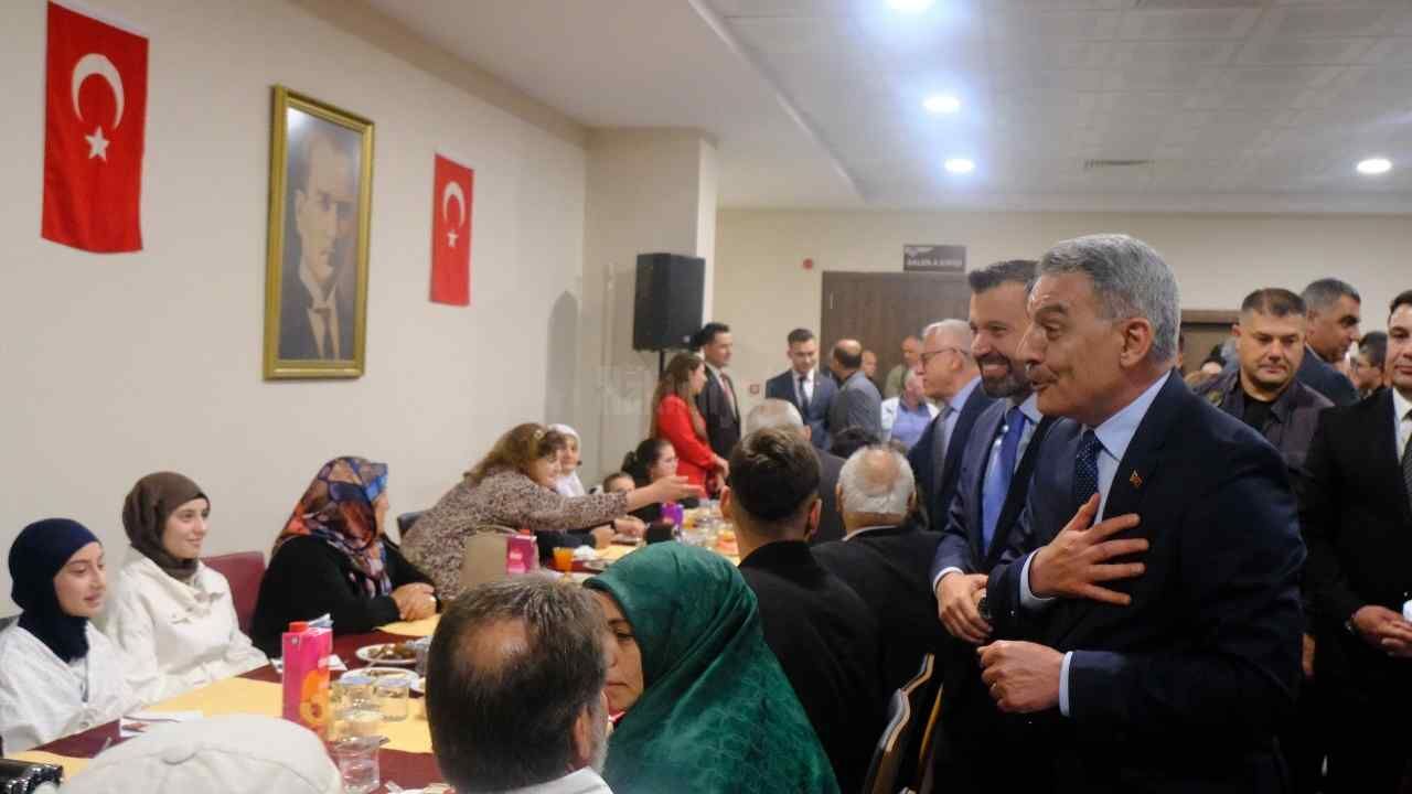 Vali Özkan Yozgat’ta Vatandaşlarla Tek Tek Bayramlaştı (6)