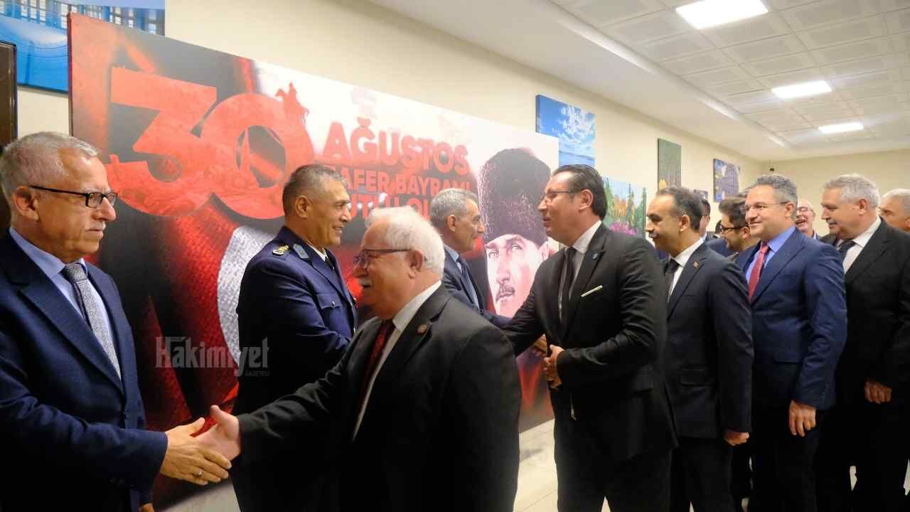 Vali Özkan Yozgat’ta Vatandaşlarla Tek Tek Bayramlaştı (8)