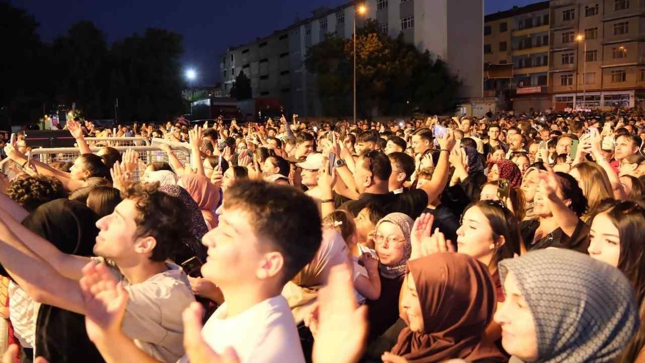 Yerköy İskele Yaz Konserleri Vali Özkan’ın Katılımıyla Başladı (3)