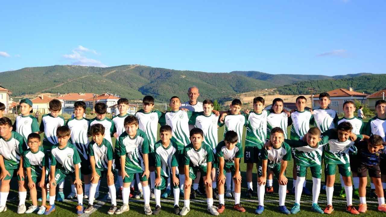 Yozgat Akdağmadeni’nde Geleceğin Futbolcuları Yetişiyor! (1)