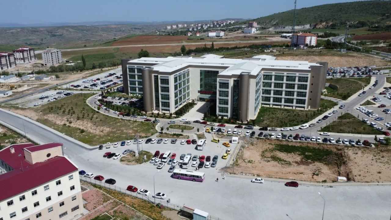 Yozgat Bozok Üniversitesi Hastanesi Çevresinde Eczane Yok! Hastalar Mağduriyet Yaşıyor-1
