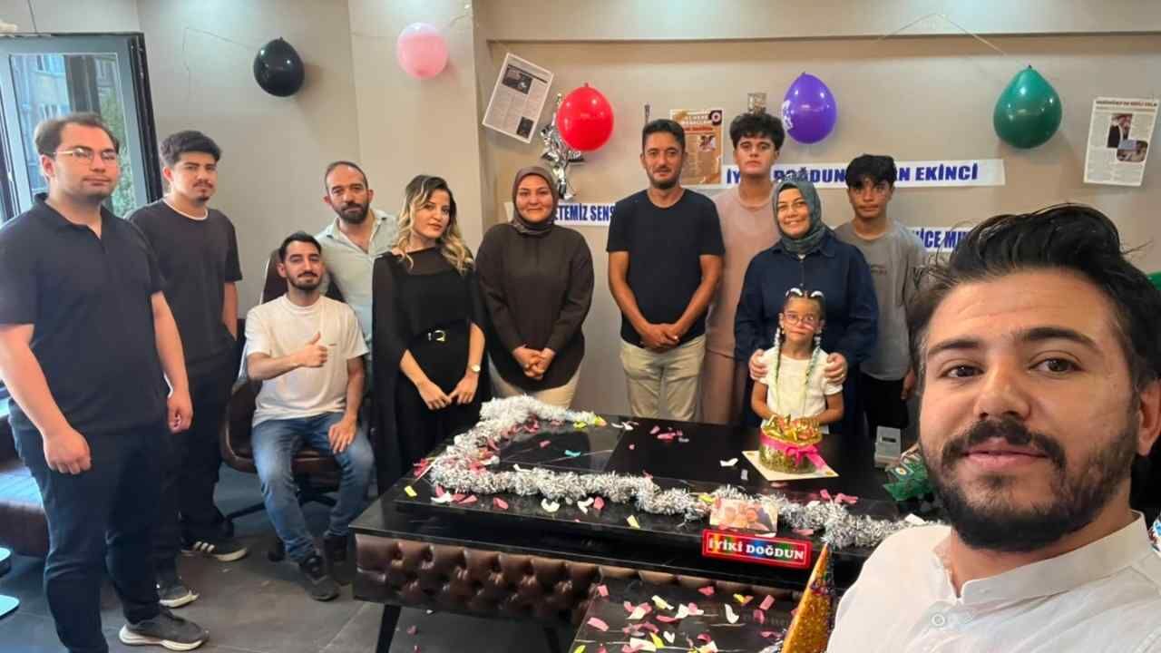 Yozgat Hakimiyet Ailesinden Hakan Ekinci’ye Özel Doğum Günü Sürprizi (1)