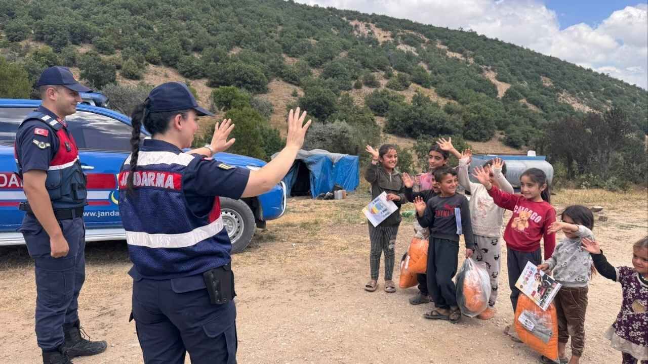 Yozgat Jandarmasından Meşe Kömürü İşçilerinin Çocuklarına Anlamlı Ziyaret!