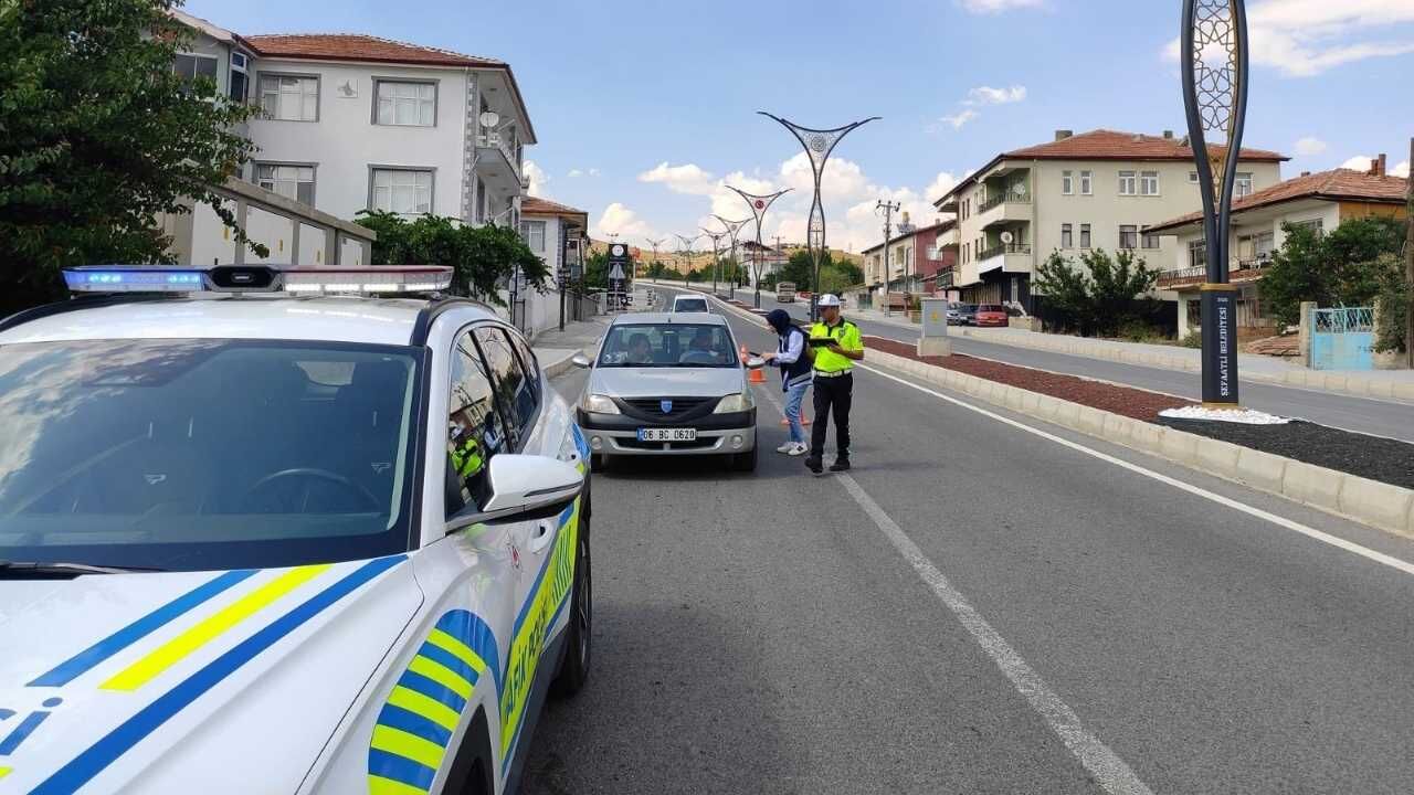 Yozgat Polisinden Gece Operasyonu Yüzlerce Araca İşlem Yapıldı! (1)