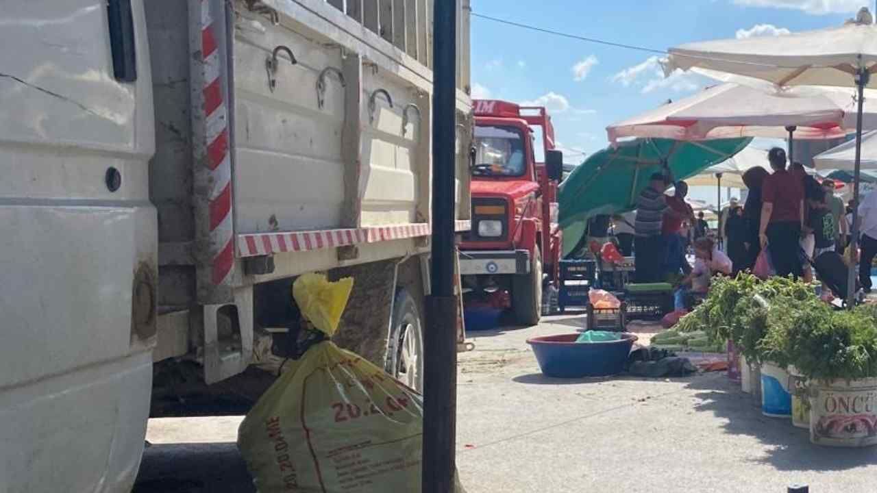 Yozgat Salı Pazarında Rüzgar Satıcıları Zorladı (4)