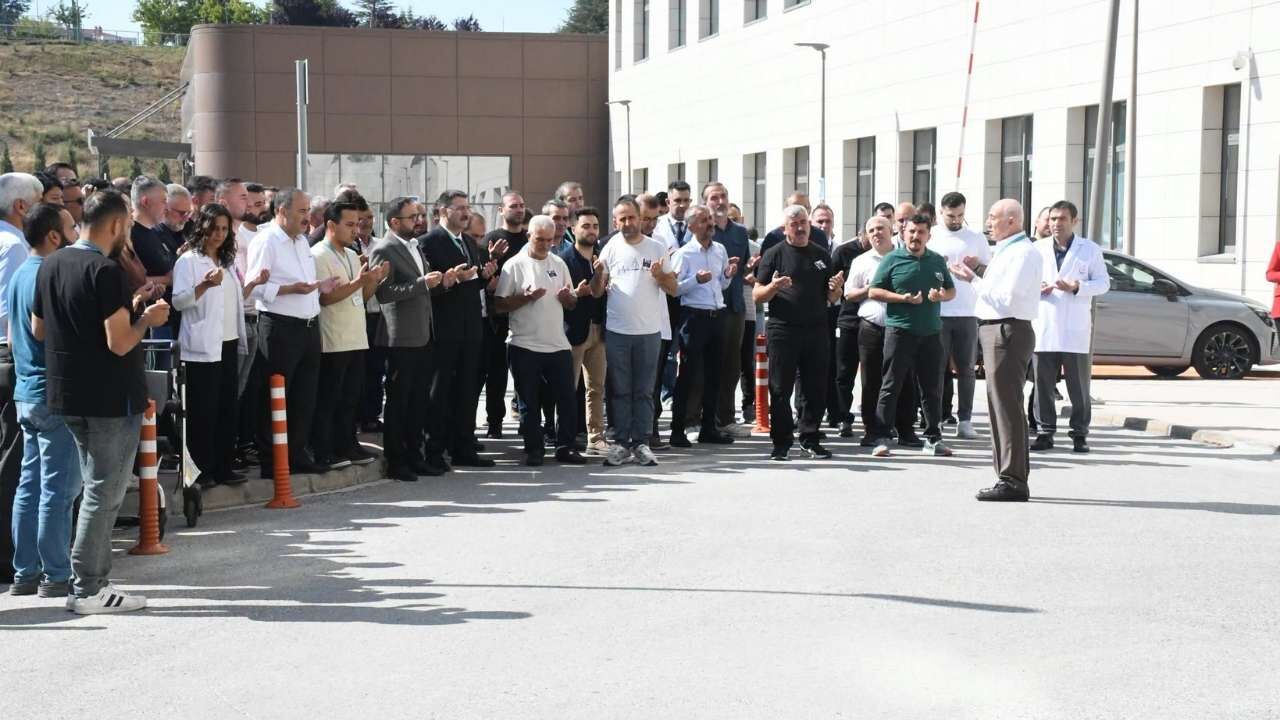 Yozgat Şehir Hastanesi’nde Hüzünlü Veda! Suat Tekin Dualarla Uğurlandı (1)