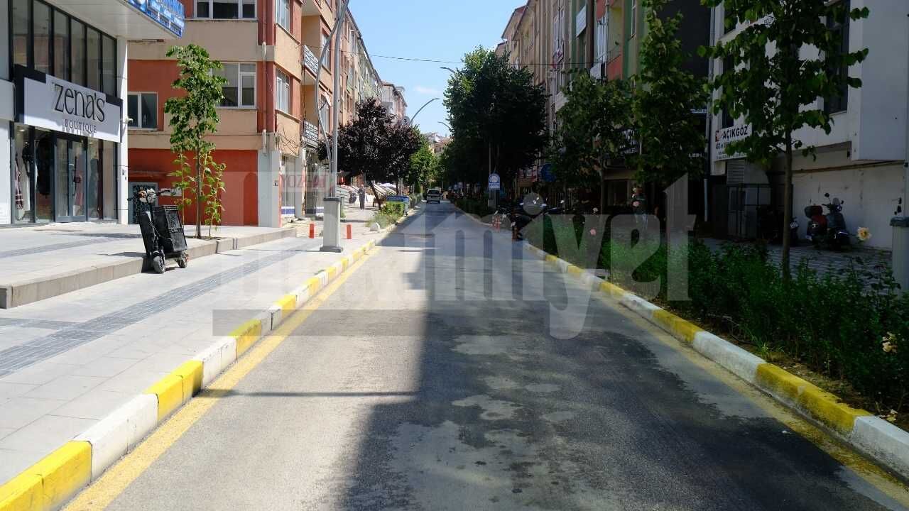 Yozgat'ın Merkezinde Gayrimenkul Hareketliliği! 3 Dükkan Satışa Çıkarılacak (1)