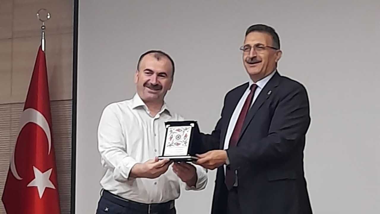 Yozgatlı Profesör İstanbul'da Kürsüye Çıktı Akademisyenlere Kritik Eğitimin Detayları! (2)