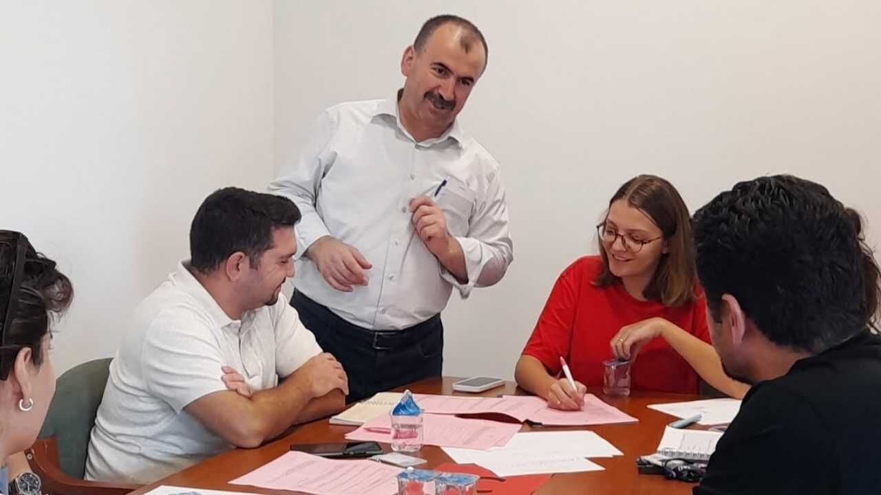 Yozgatlı Profesör İstanbul'da Kürsüye Çıktı Akademisyenlere Kritik Eğitimin Detayları! (4)