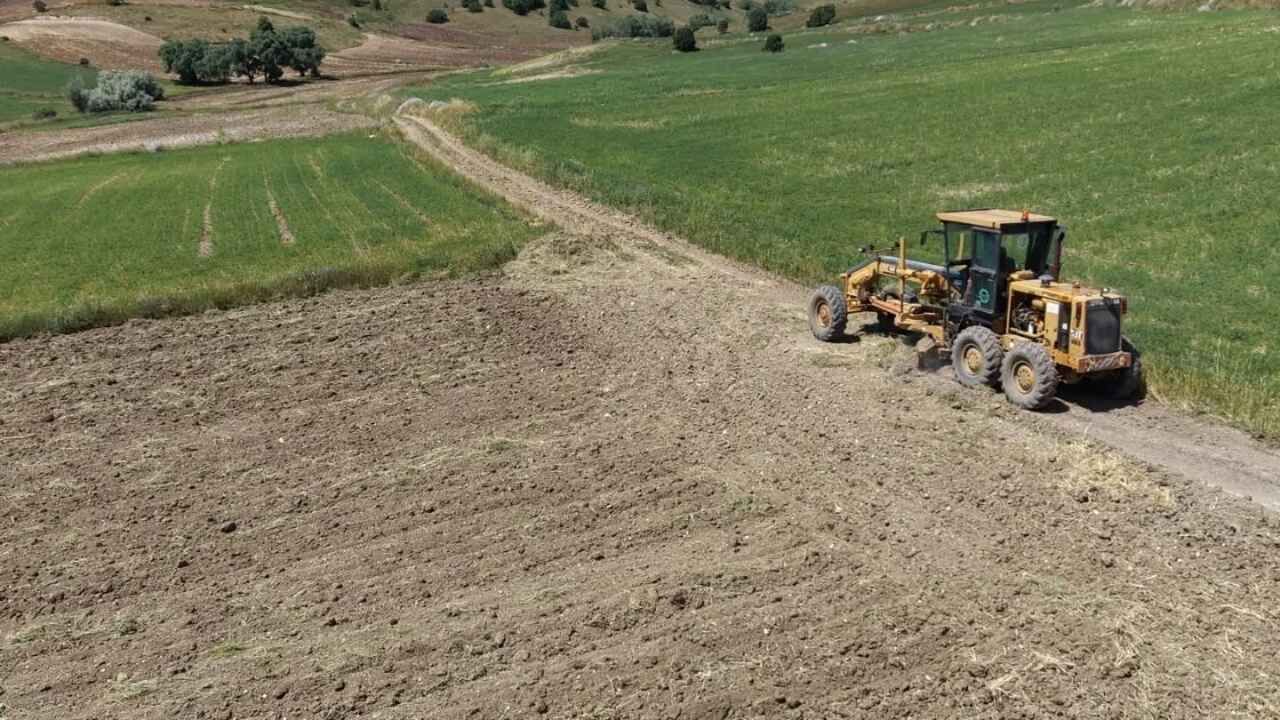 Yozgat'ta Başkan Çiftçilerin Harman Zamanı İçin Yollara Düzeltti