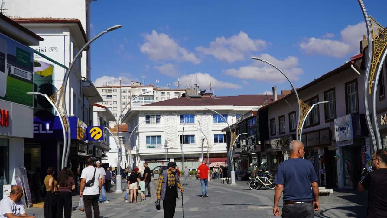 Yozgat'ta Bugün Hava Nasıl Olacak Öğle Sıcağının Ardından Akşam Rüzgarlı Serinlik Geliyor (2)
