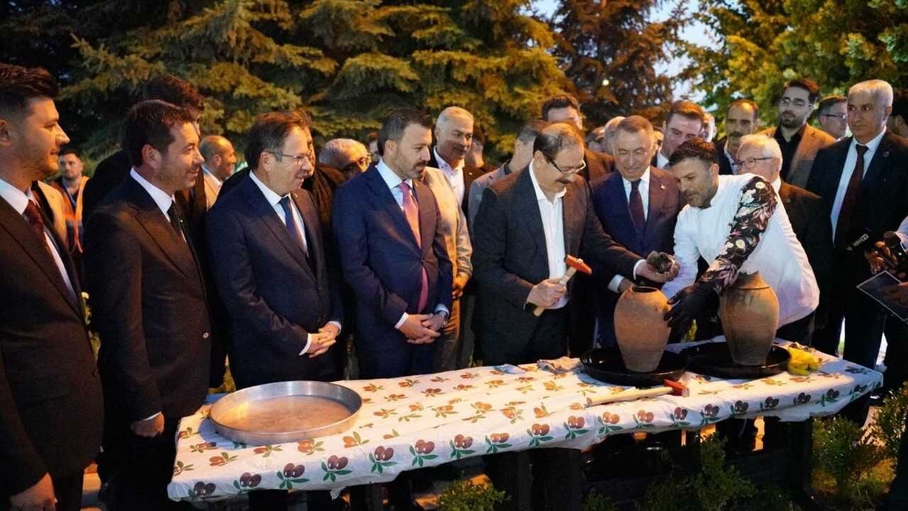 Yozgat'ta Coşku Tavan Yaptı! Tarihi Sembolün Önünde Başlayan Büyük Buluşma (4)