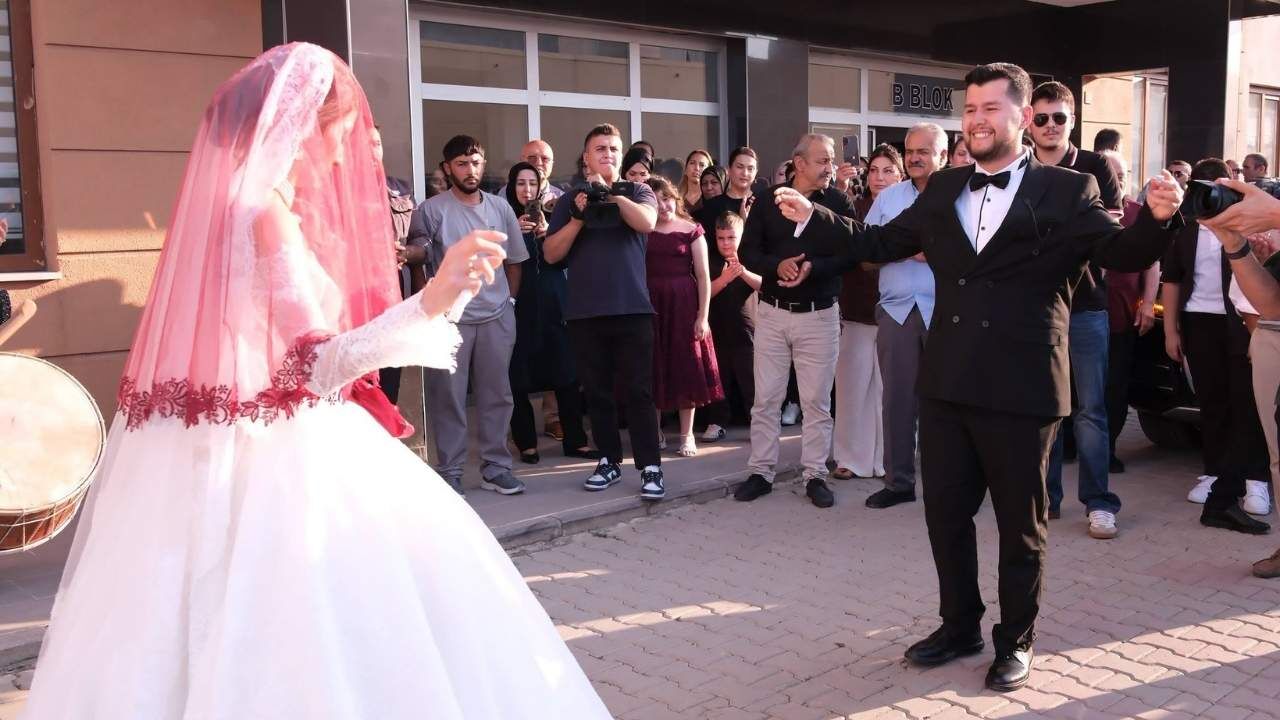 Yozgat’ta Duygu Dolu Anlar! Şehit Mustafa Aslan’ın Oğlu Evlenirken Babasını Unutmadı (1)