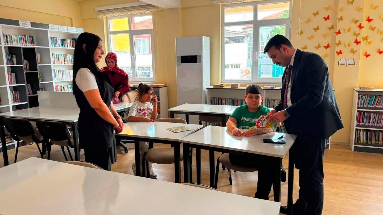 Yozgat'ta Gençler Kaymakamla Kütüphanede Buluştu