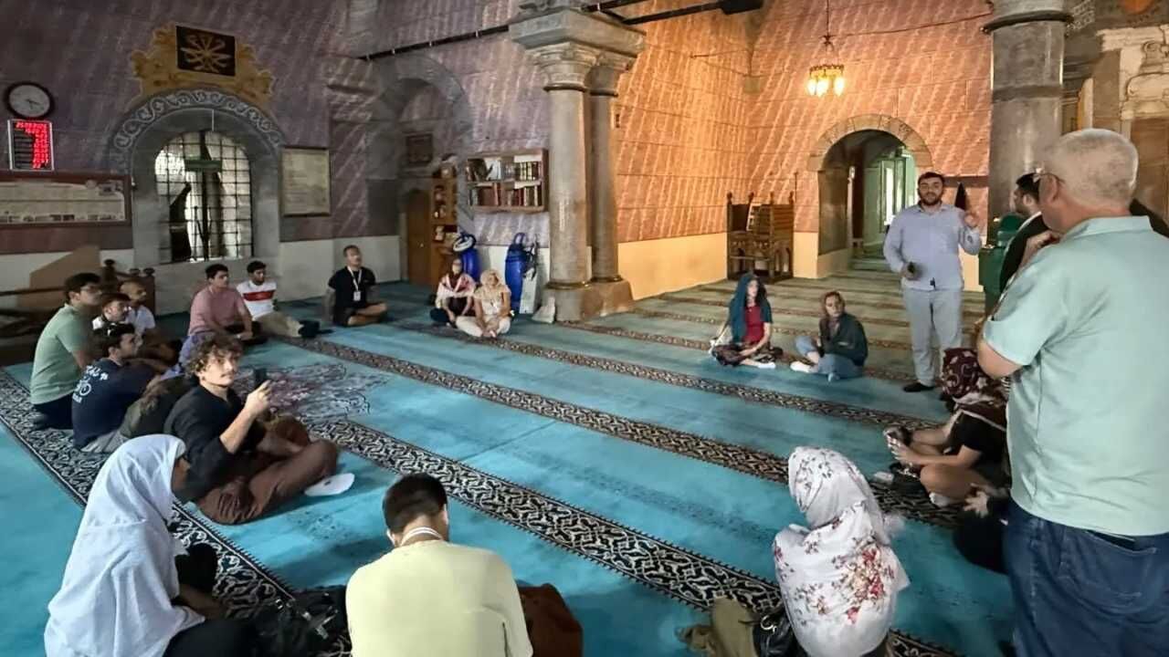 Yozgat’ta Gençlerden Dijital Detoks! Avrupa’dan Gelen Gençler Şehri Keşfetti (1)