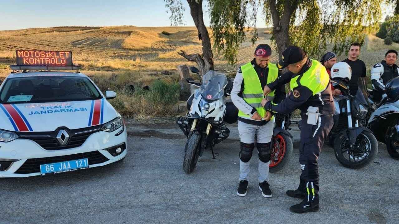 Yozgat'ta Jandarma Dağıttı, Motosikletliler Memnun Kaldı (1)