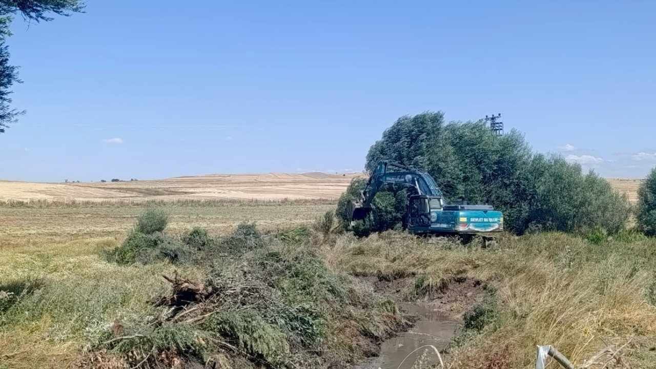 Yozgat'ta Kanal Temizlikleri Aralıksız Devam Ediyor
