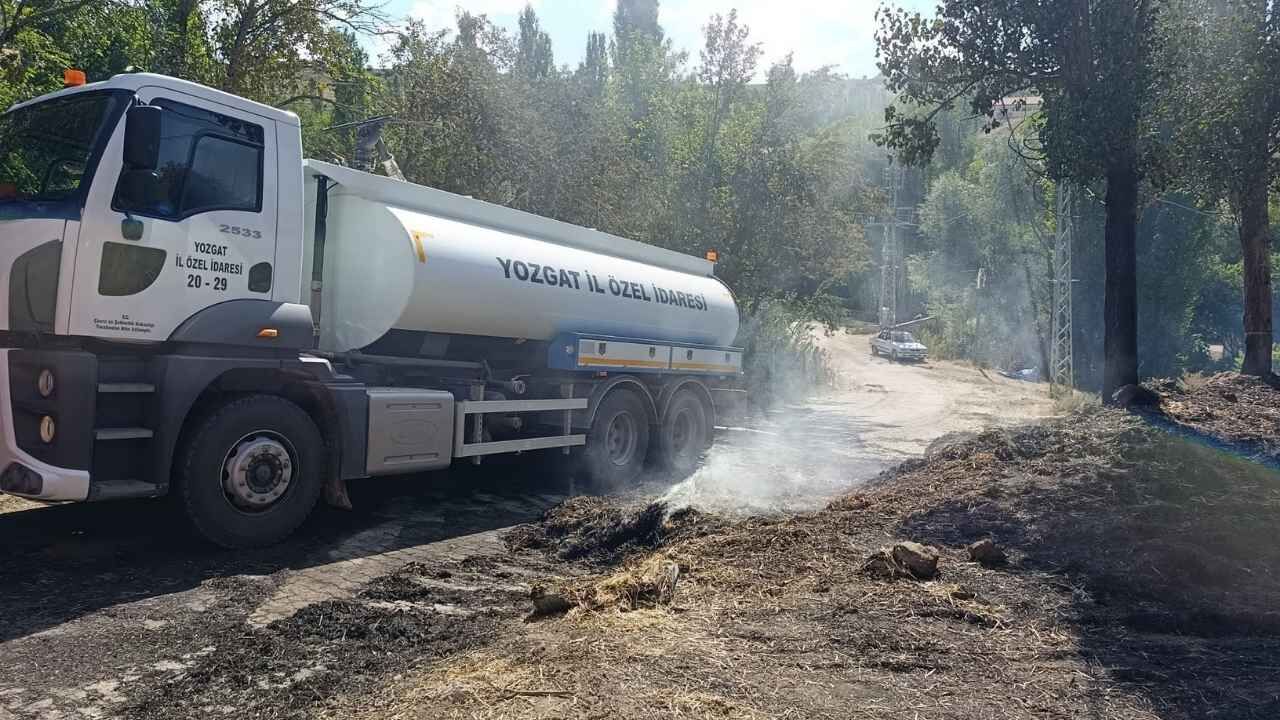 Yozgat’ta Korkutan Yangın! Saman Balyaları Alev Alev Yandı (1)