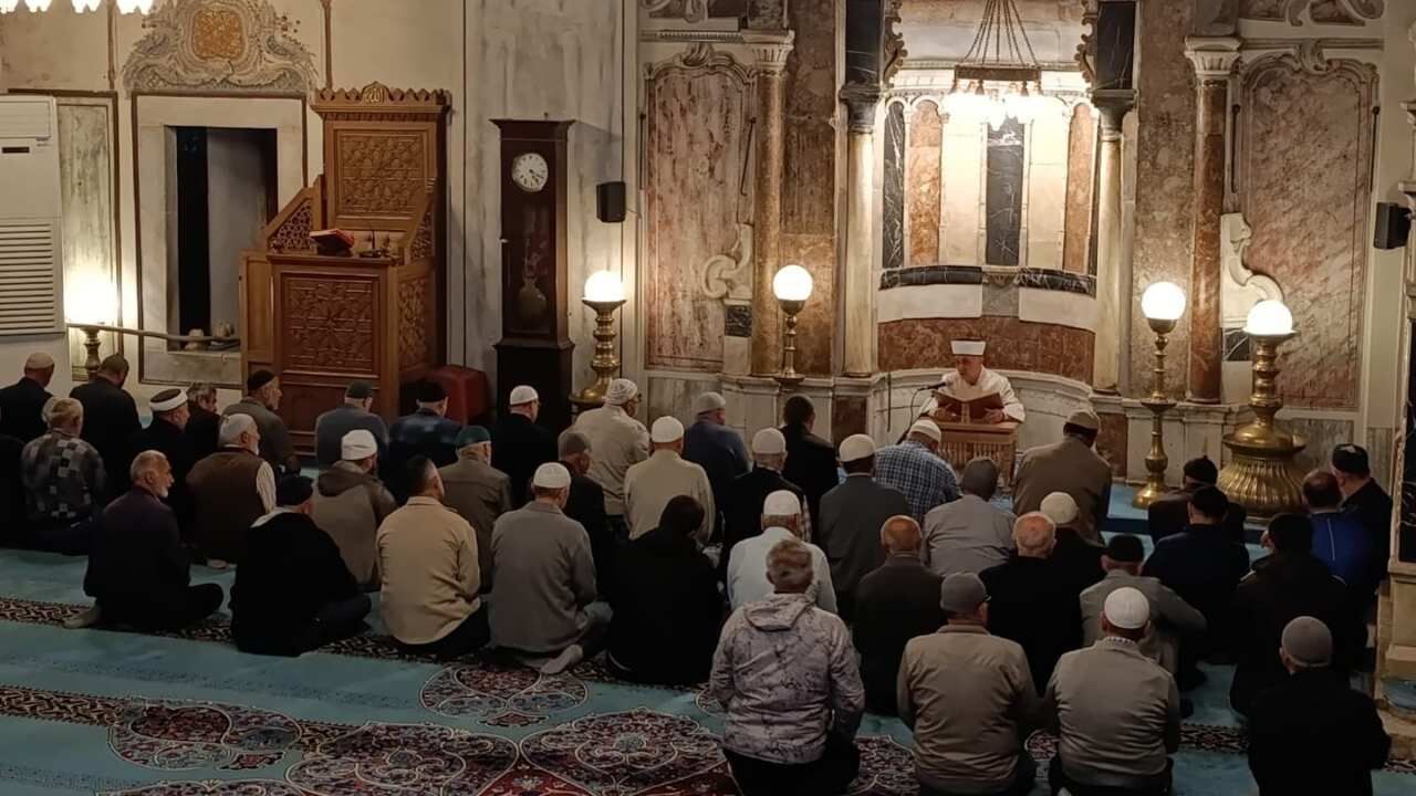 Yozgat’ta Manevi Sabah! Çapanoğlu Camii’nde Dualar Gökyüzüne Yükseldi