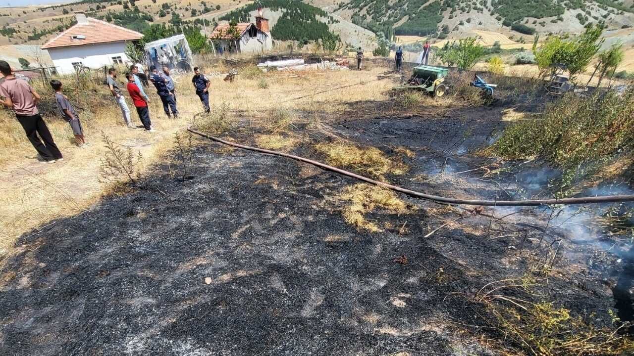 Yozgat’ta Ot Yangını 2 Dönüm Arazi Küle Döndü (6)