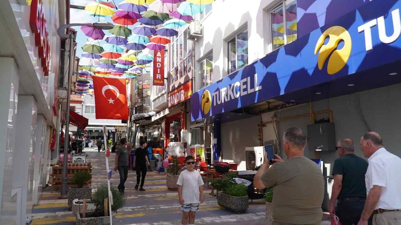 Yozgat'ta Şemsiyeli Sokak Geleneği Sürüyor (3)