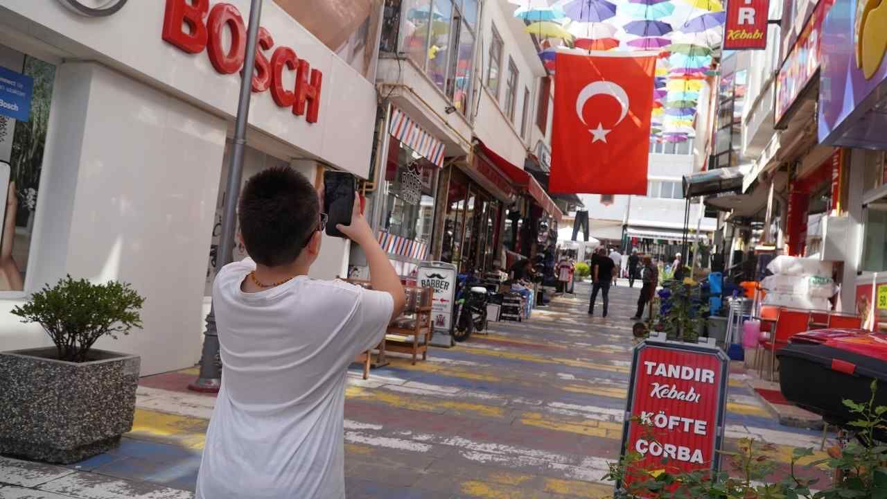 Yozgat'ta Şemsiyeli Sokak Geleneği Sürüyor (4)