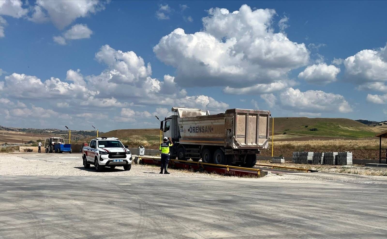 Yozgat’ta Trafik Jandarmasından Yük Taşıyan Araçlara Sıkı Denetim!