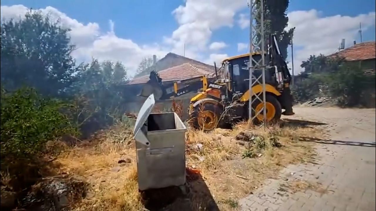 Yozgat’ta Yangın Paniği! Evlere Sıçramadan Müdahale Edildi (2)